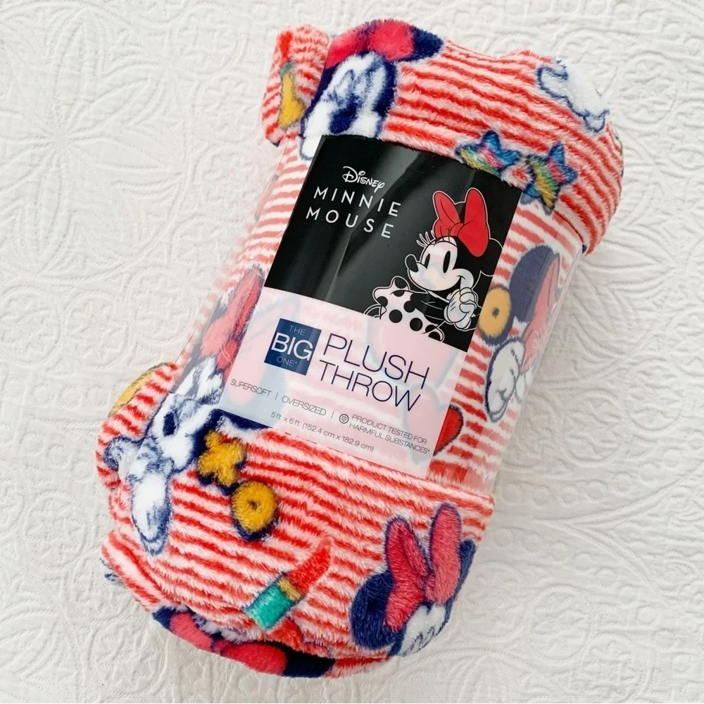 Minnie Mouse Supersoft Plush Throw‎ (5' x 6')